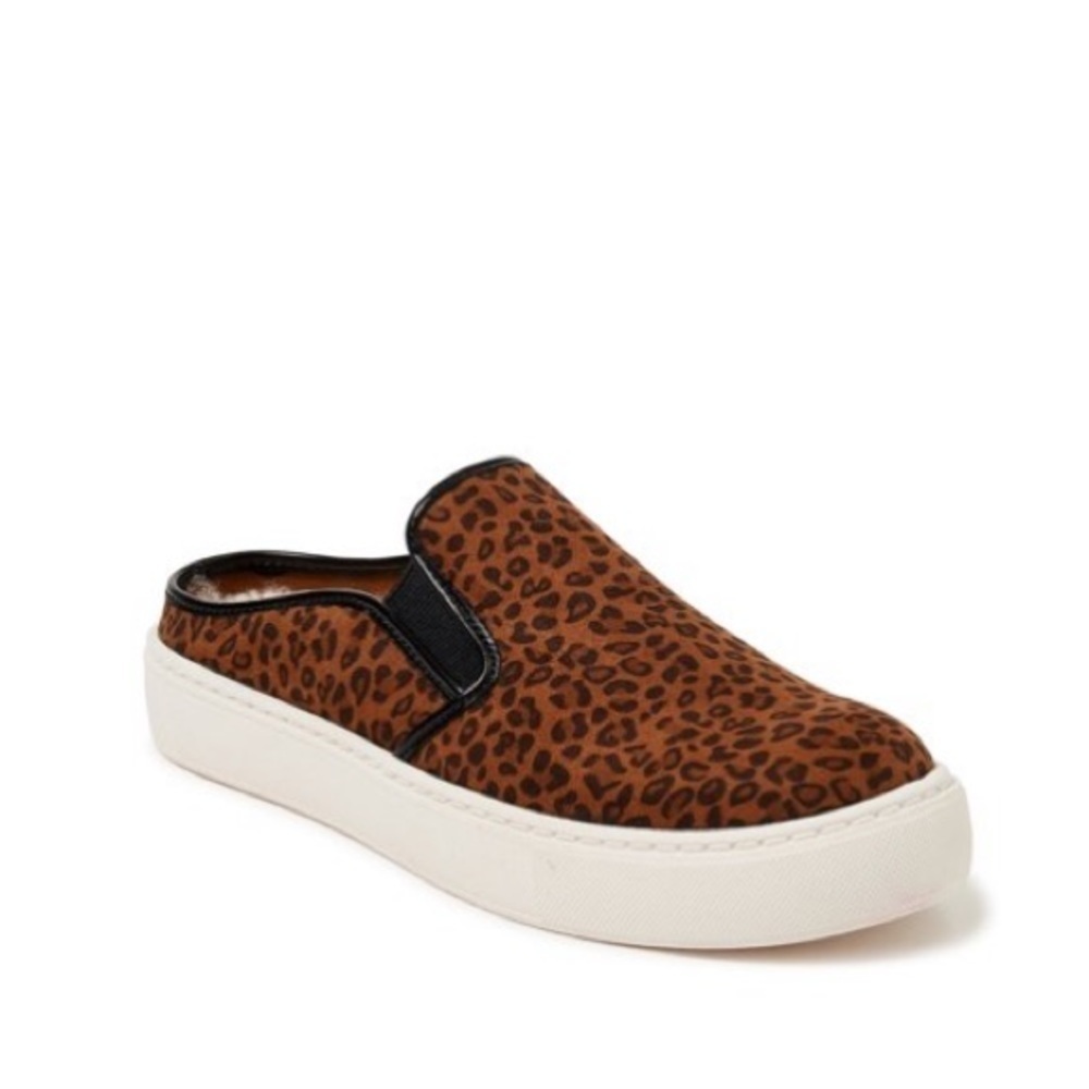 Women’s Leopard Print Twin Gore Mule with memory foam and Sherpa lined.